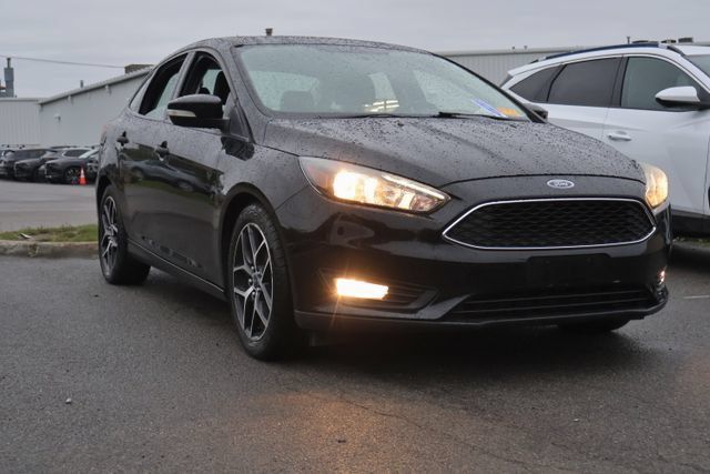Used 2017 Ford Focus SEL w/ Cold Weather Package FWD image 7