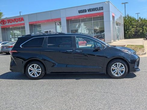 Used 2022 Toyota Sienna XSE w/ XSE Plus Package image 4