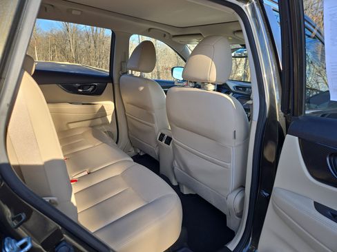 Used 2017 Nissan Rogue SL w/ SL Premium Package image 28