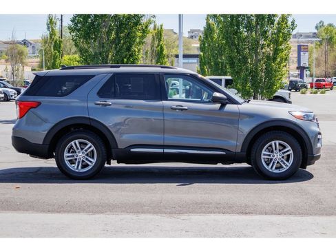 Used 2024 Ford Explorer XLT w/ Equipment Group 202A AWD/4WD image 2