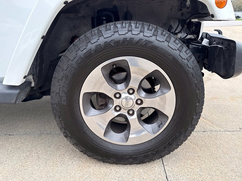 Used 2018 Jeep Wrangler Unlimited Sahara w/ Connectivity Group AWD/4WD image 57