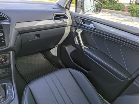 Certified 2023 Volkswagen Tiguan SE FWD image 17