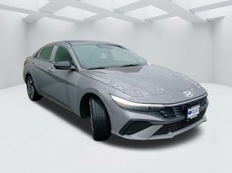 Certified 2025 Hyundai Elantra SEL w/ Cargo Package video 3