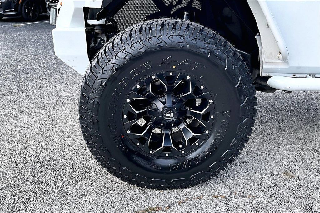 Used 2017 Jeep Wrangler Unlimited Sahara w/ Max Tow Package AWD/4WD image 10