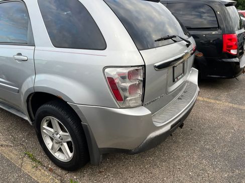 Used 2005 Chevrolet Equinox LT w/ Preferred Equipment Group AWD/4WD image 8