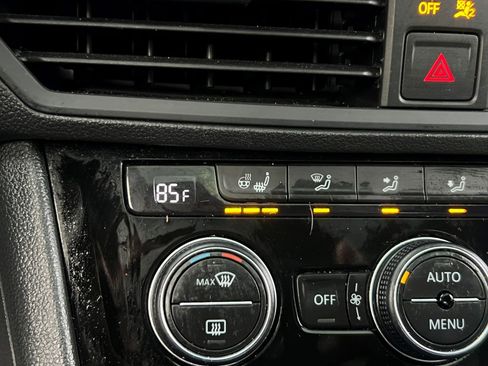 Used 2021 Volkswagen Jetta SE w/ SE Cold Weather Package image 28