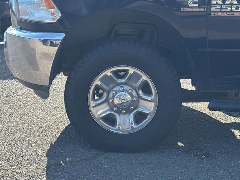 Used 2018 RAM 2500 Tradesman w/ Chrome Appearance Group image 9