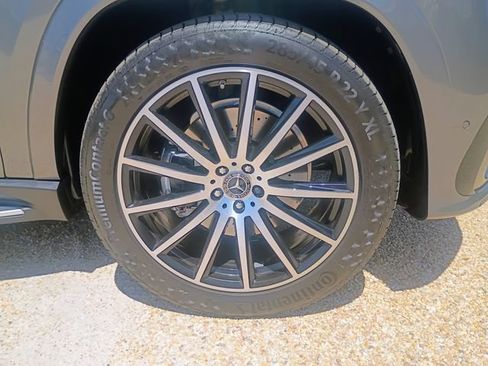 Used 2024 Mercedes-Benz GLS 580 4MATIC image 16
