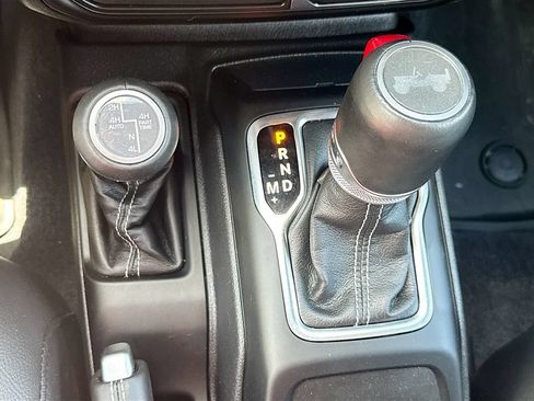 Used 2023 Jeep Wrangler Unlimited Sahara w/ Cold Weather Group AWD/4WD image 18