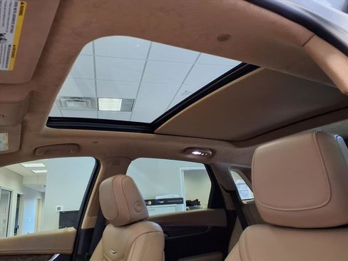 Certified 2023 Cadillac XT5 Sportv w/ Platinum Package image 24