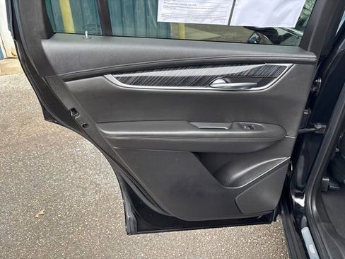 Used 2022 Cadillac XT6 Premium Luxury image 23