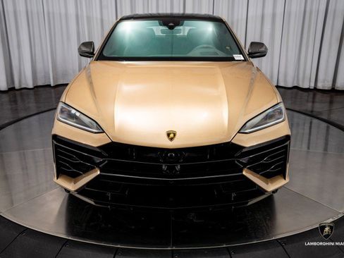 Used 2025 Lamborghini Urus SE image 4