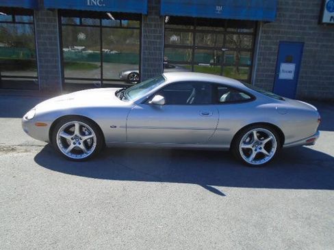 Used 2001 Jaguar XKR Coupe RWD image 8