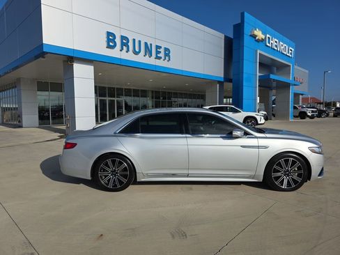 Used 2017 Lincoln Continental Reserve w/ Rear-seat Package image 21