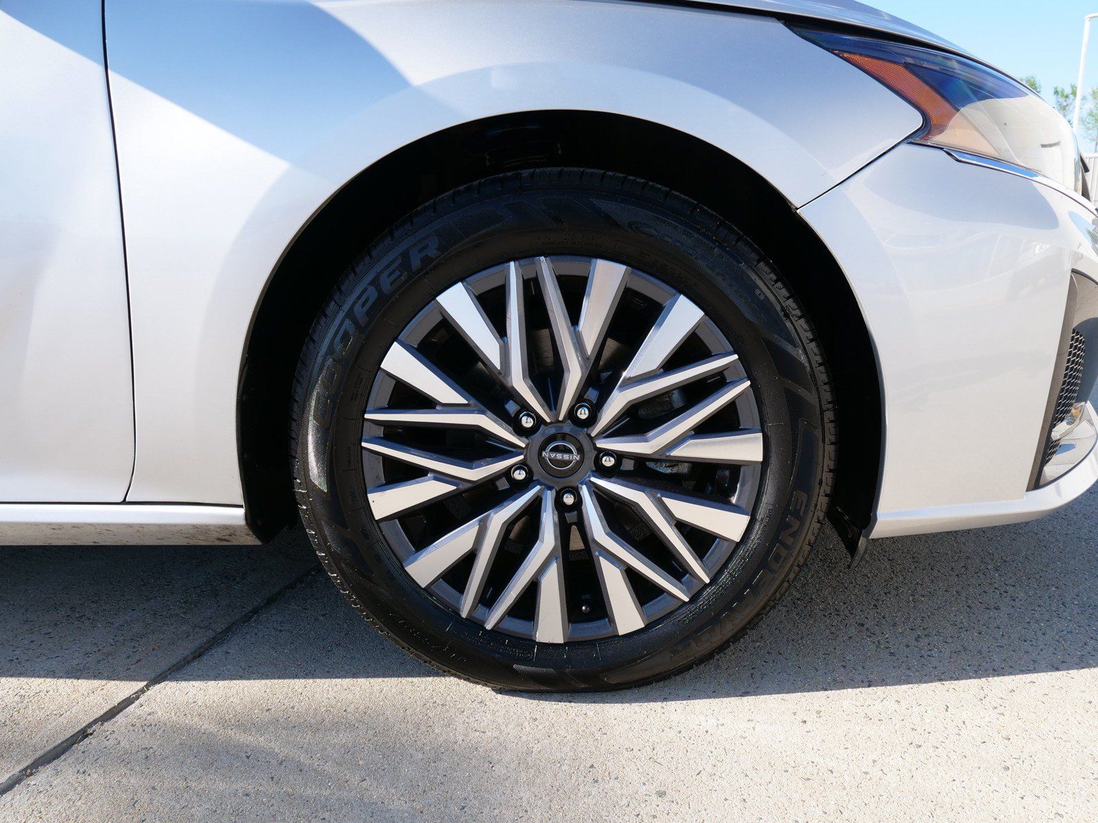 Used 2024 Nissan Altima 2.5 SV FWD image 10