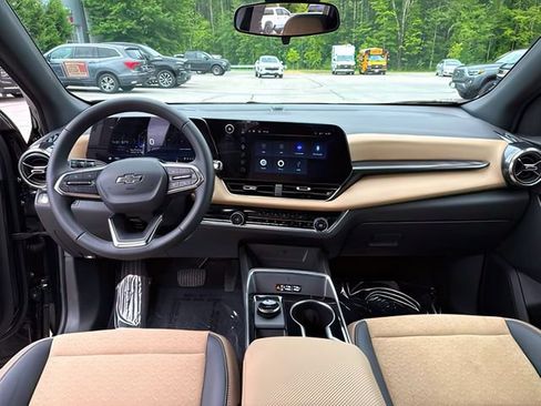 Used 2025 Chevrolet Equinox ACTIV AWD/4WD image 28