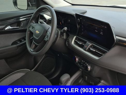 Used 2024 Chevrolet TrailBlazer LS w/ LS Convenience Package FWD image 9