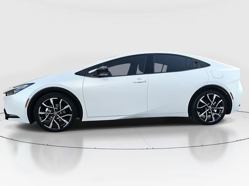 Certified 2025 Toyota Prius Plug-In Hybrid image 8