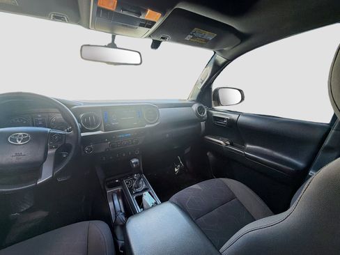 Used 2016 Toyota Tacoma TRD Sport w/ Premium & Technology Package image 21