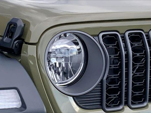 New 2026 Jeep Gladiator Sport AWD/4WD image 10