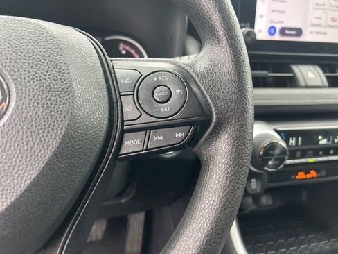 Used 2025 Toyota RAV4 XLE FWD image 22