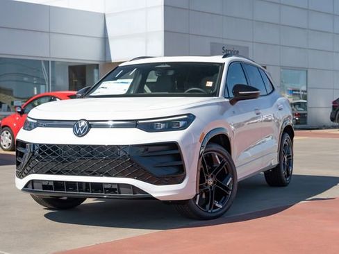 New 2026 Volkswagen Tiguan SE R-Line FWD image 2