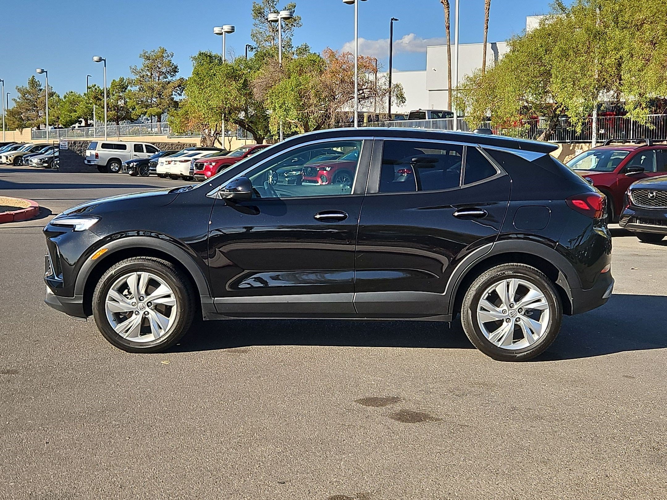 Certified 2024 Buick Encore GX Preferred FWD image 2