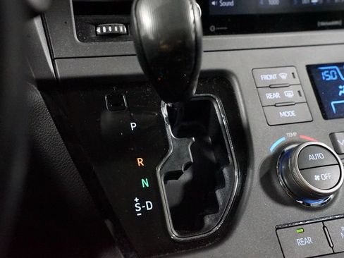 Certified 2020 Toyota Sienna SE FWD image 20