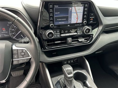 Used 2021 Toyota Highlander XSE image 16