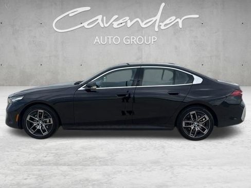 Used 2026 BMW 530i xDrive AWD/4WD image 2