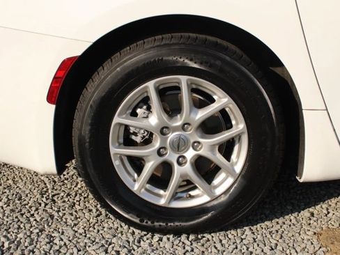 Used 2024 Chrysler Voyager LX FWD image 7