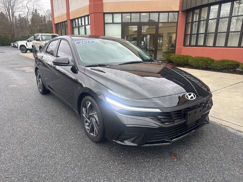 Used 2025 Hyundai Elantra SEL image 9