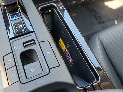 Used 2025 Toyota Prius Limited FWD image 33
