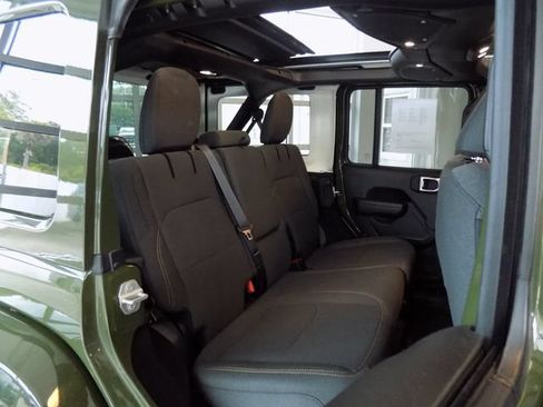 Used 2024 Jeep Wrangler Unlimited w/ Convenience Group AWD/4WD image 28