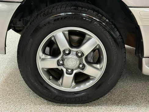 Used 2006 Toyota Land Cruiser AWD/4WD image 34