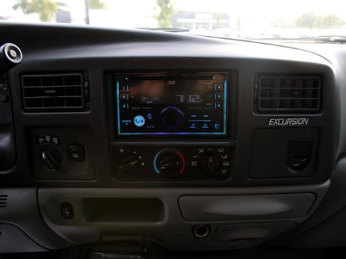 Used 2002 Ford Excursion XLT image 24
