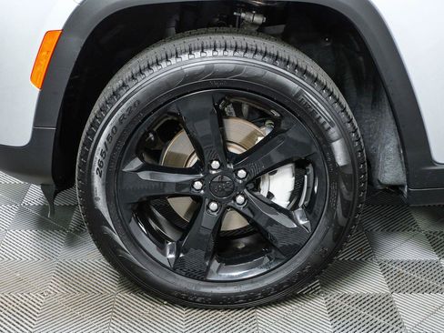 Used 2025 Jeep Grand Cherokee Limited w/ Black Appearance Package RWD image 38