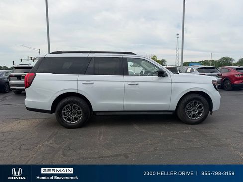 Used 2025 Ford Expedition Active AWD/4WD image 9