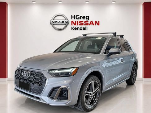 Used 2021 Audi Q5 e Prestige w/ Prestige Package AWD/4WD image 3