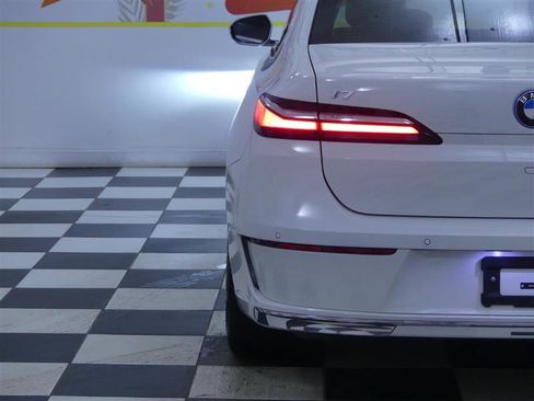 Used 2023 BMW i7 xDrive60 image 42