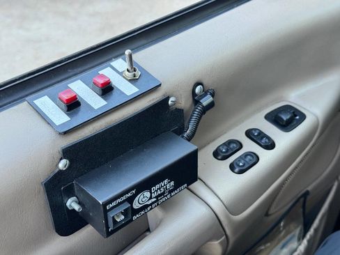 Used 1999 Ford E-250 and Econoline 250 image 44