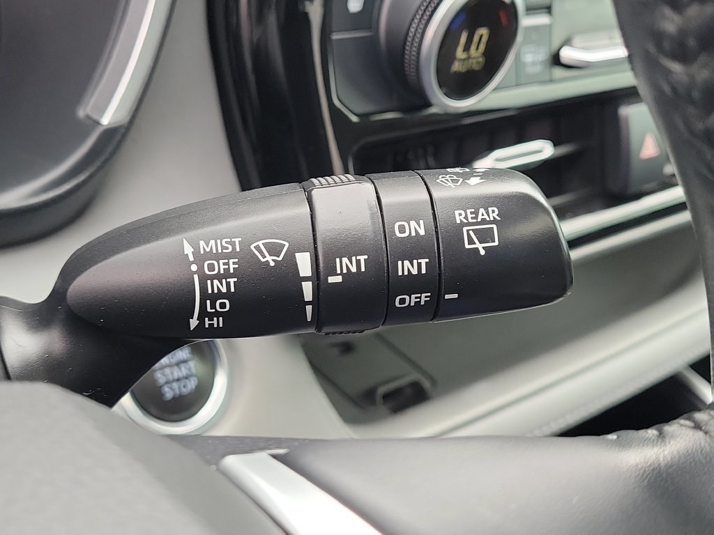 Used 2021 Toyota Highlander XLE FWD image 12