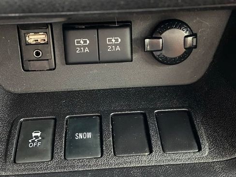Used 2017 Toyota Highlander Limited w/ Carpet Mat Package FWD image 19