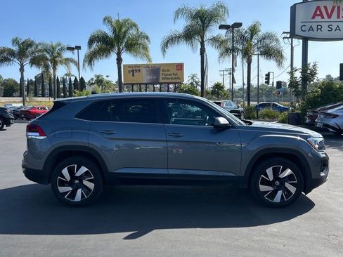 Used 2025 Volkswagen Atlas Cross Sport SE image 4