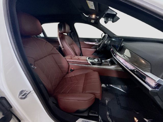 Used 2025 BMW i7 eDrive50 w/ M Sport Package RWD image 28