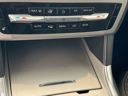 Used 2022 Ford Explorer XLT w/ Equipment Group 202A AWD/4WD image 18