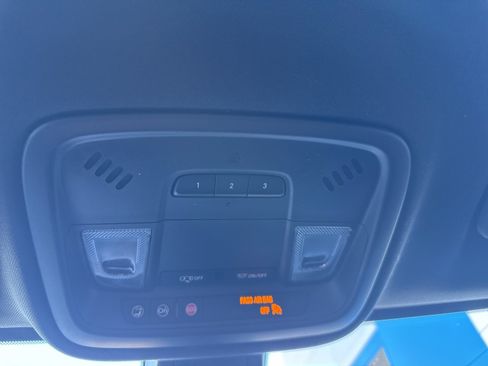 Used 2023 Chevrolet Traverse LT w/ Rear Camera Mirror Package image 32