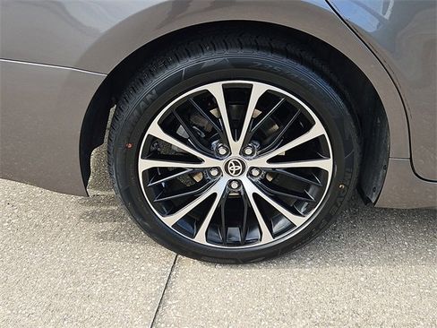 Used 2020 Toyota Camry SE image 5