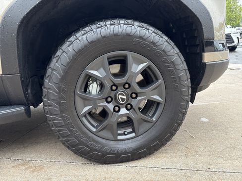 Used 2025 Lexus GX 550 image 13