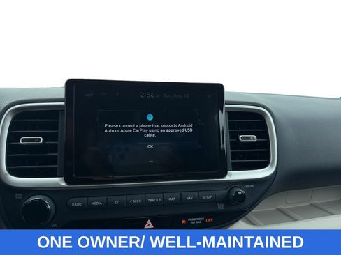 Used 2023 Hyundai Venue Limited FWD image 18